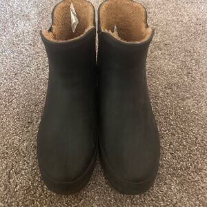 Chooka Black Ankle Boots with Tan Lining